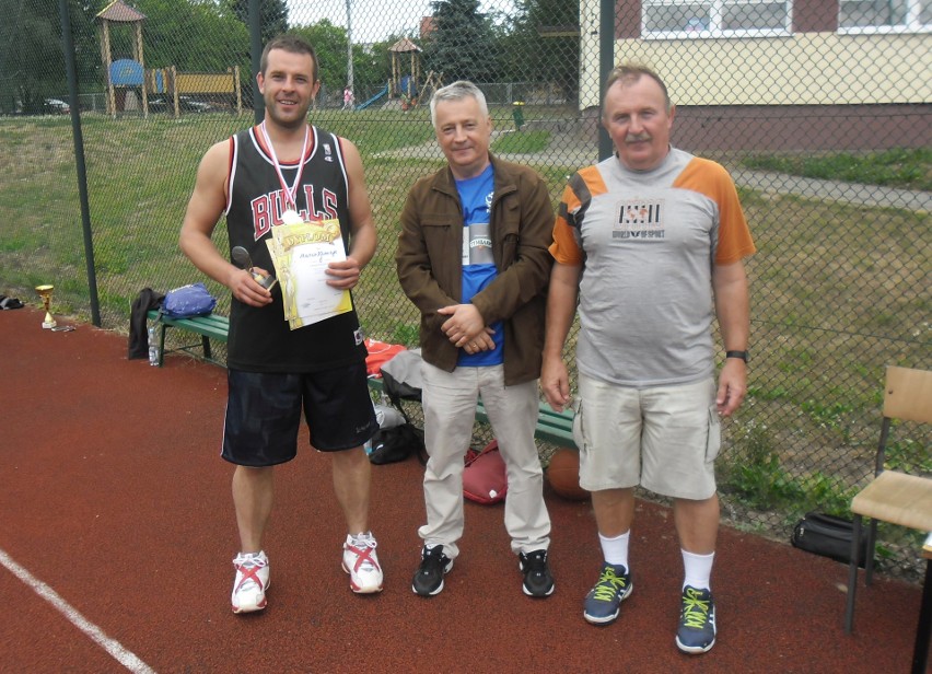 Marcin Klimczyk (pierwszy z lewej) zajął pierwsze miejsce w...