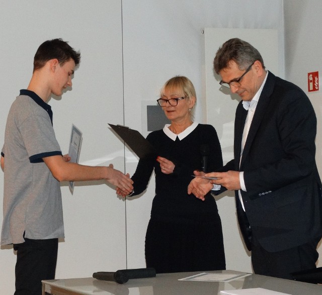 Nagrody dla najlepszych praktykantów fabryki Opel Manufacturing w Tychach