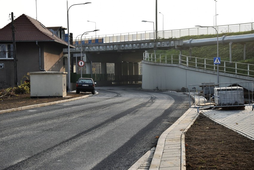 Układ komunikacyjny pod wiaduktem na ulicy Ozimskiej się...