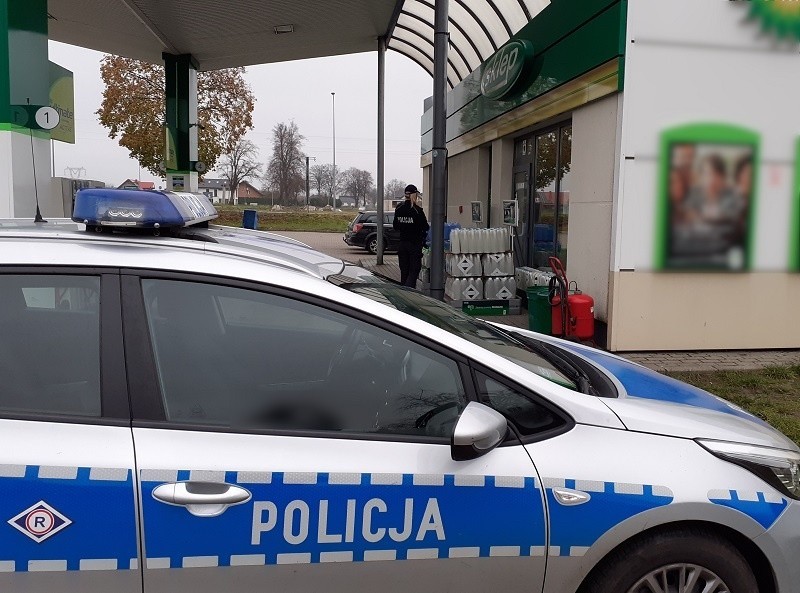 Policjanci w Słupsku i Lęborku kontrolują, czy mieszkańcy w...