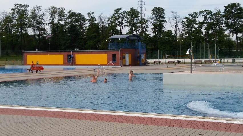 Katowice: Sezon na basenie Bugla otwarty! ZDJĘCIA