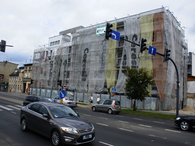 Budowa trzech bloków na bydgoskim OkoluBudowa trzech bloków na bydgoskim Okolu - przy Grunwaldzkiej i pl. Chełmińskim - dobiega końca.