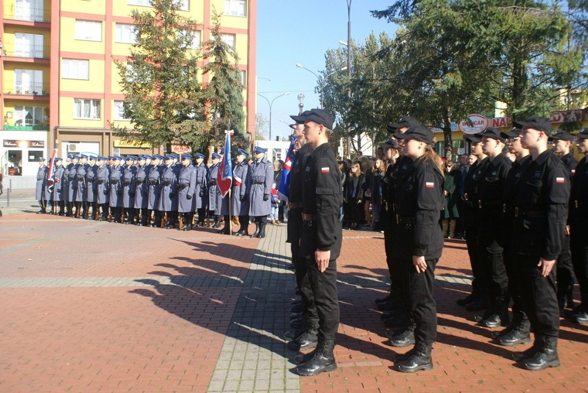 Ślubowanie klasy mundurowej III LO im. L. Szenwalda w...