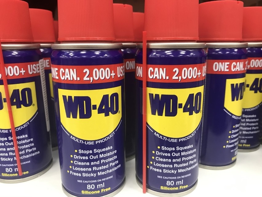 Popularny środek WD-40 ma wiele zastosowań, m.in. pomoże w...