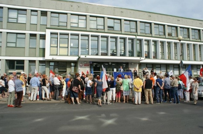 Protest przed sądem w Koninie.