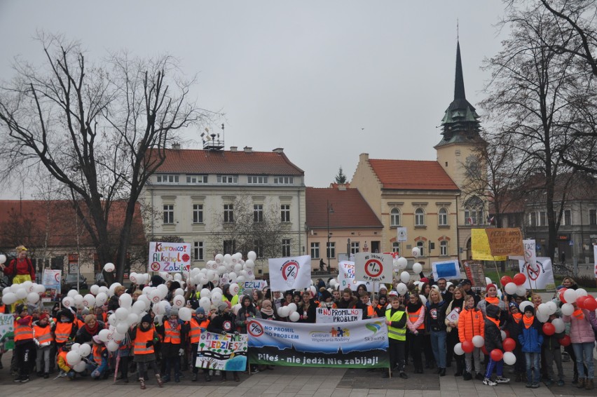 Skawina. No Promil NO Problem. Uczniowie urządzili happening na rynku