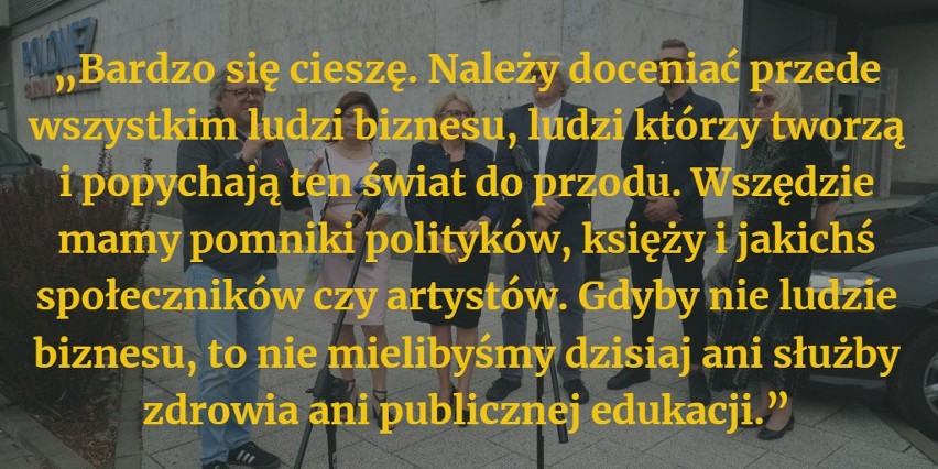 Powstanie muralu licznie komentowali też internauci....