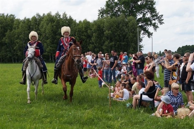 Mieszkańcy z zainteresowaniem przyglądali się historycznym potyczkom. Więcej na temat imprezy w papierowym wydaniu Tygodnika w Przasnyszu.