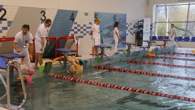 W Rypińskim Centrum Sportu odbyły się zawody pływackie . Otworzyły je prezes Klubu Pływackiego Sejwal Karolina Topolewska oraz kierownik Wydziału Promocji i Komunikacji Społecznej Urzędu Miasta Rypin Monika Kalinowska.