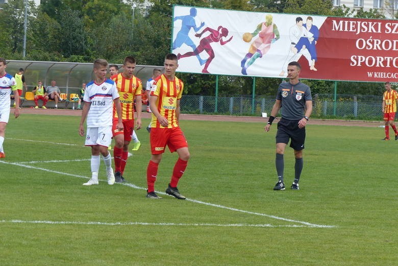 Piłkarze Korony Kielce przegrali z Cracovią 1:3 w Centralnej Lidze Juniorów do 17 lat. Mecz kończyli w dziesiątkę