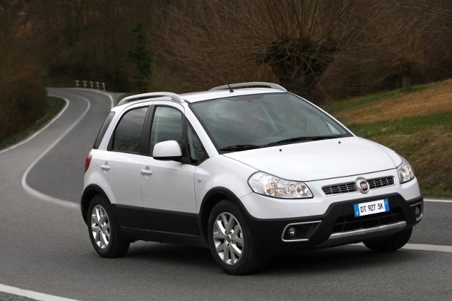 Fiat Sedici powstał w kooperacji z Suzuki. Na rynku jest obecny od 2008 roku.