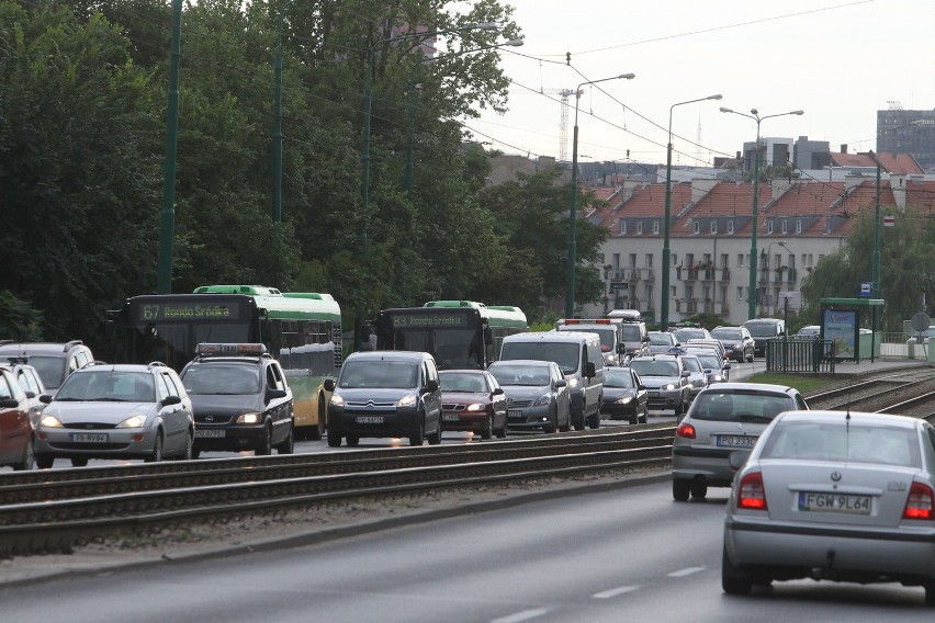 Rondo Śródka: Dwie osoby ranne w wypadku