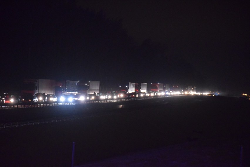 Wypadek na S8 na odcinku Choroszcz - Porosły. Droga w kierunku Białystok całkowicie zablokowana. Jedna osoba ranna