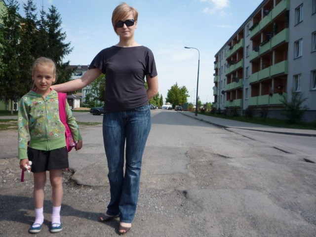 - Boję się o swoją córkę, dlatego codziennie odprowadzam ją do szkoły - mówi pani Kasia.