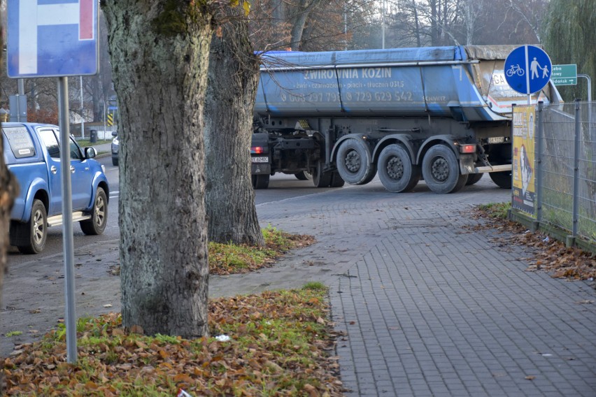 Remont ulicy Kaszubskiej w Słupsku. Rozpoczęła się budowa ronda i drogowy paraliż w mieście