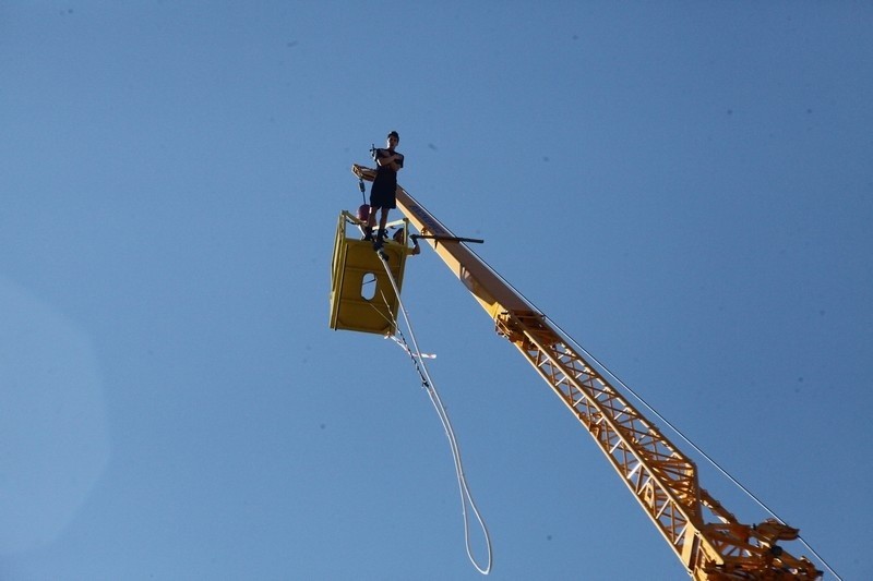 Skoki na  bungee w Manufakturze [zdjęcia]  Rekordowa wysokość 90 metrów [zdjęcia]