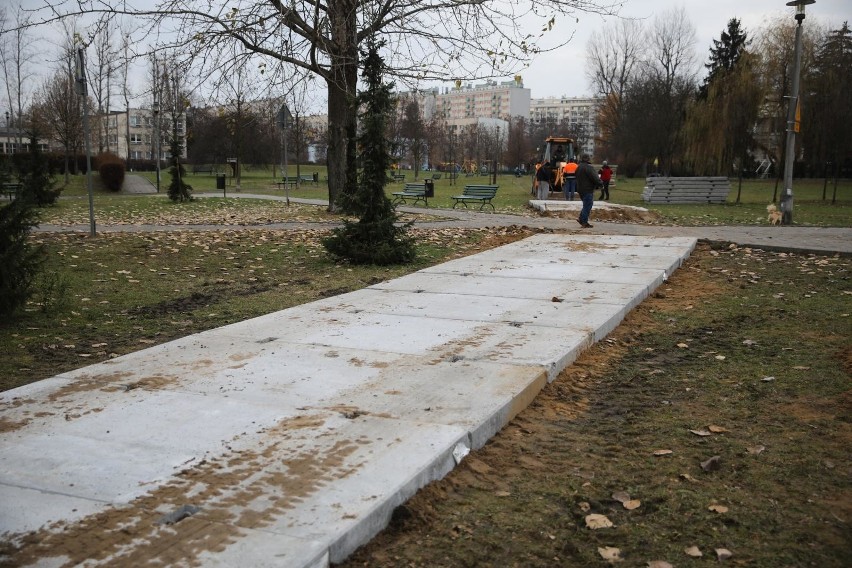 Tak budowano drogę dojazdową na plac budowy przedszkola