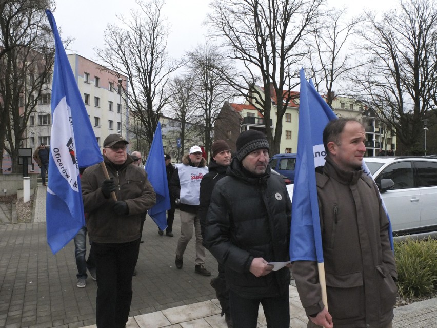 Związkowcy i pracownicy z Urzędu Morskiego w Słupsku pikietowali w sobotę w trakcie Konwentu Morskiego [zdjęcia]