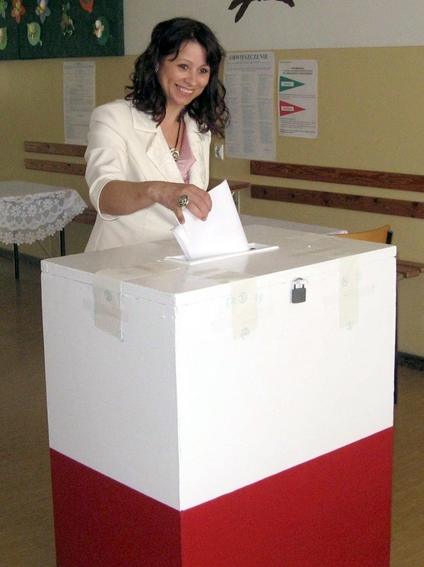 Beata Samojeden, przewodnicząca komisji numer 24 głosowała w sąsiedniej komisji numer 23 na tarnobrzeskim Dzikowie.