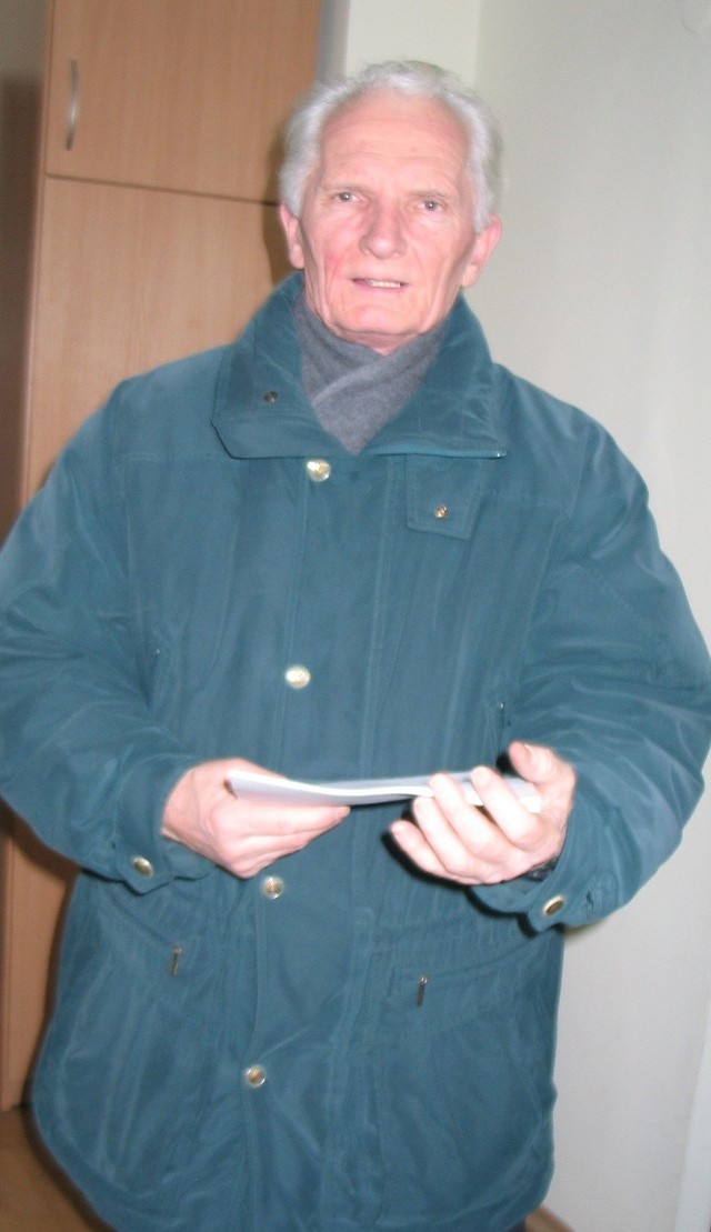 Eugeniusz Pawlica zbiera podpisy pod petycjami wśród mieszkańców swojego bloku przy ulicy Dąbrowskiej w Tarnobrzegu. Już dwukrotnie odebrał w redakcji puste formularze, które przekazał do podpisania swoim sąsiadom.