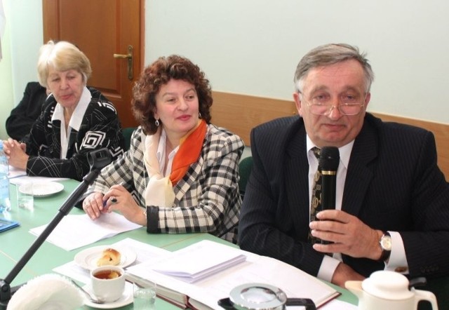 (od lewej) Radni Barbara Duda, Alfreda Zawierucha - Rubak, Tadeusz Kowalczyk na sesji.