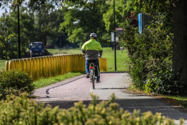 W Bydgoszczy jest coraz więcej tras rowerowych, ale miłośników dwóch kółek cieszą też kolejne