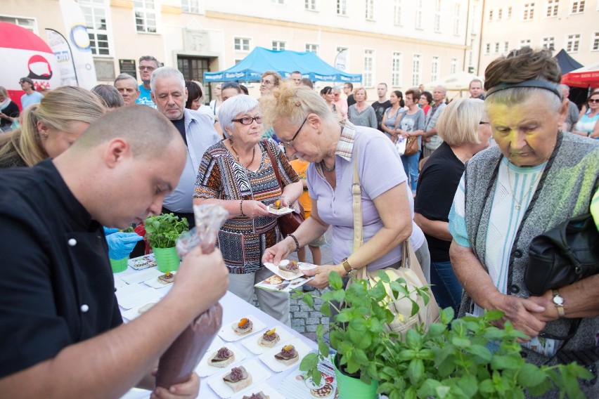 Włoskie smakołyki rozdawał opolanom prezydent Arkadiusz...