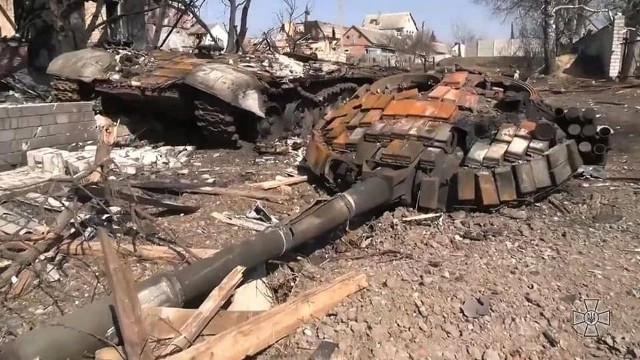Jeden ze zniszczonych czołgów rosyjskiego najeźdźcy