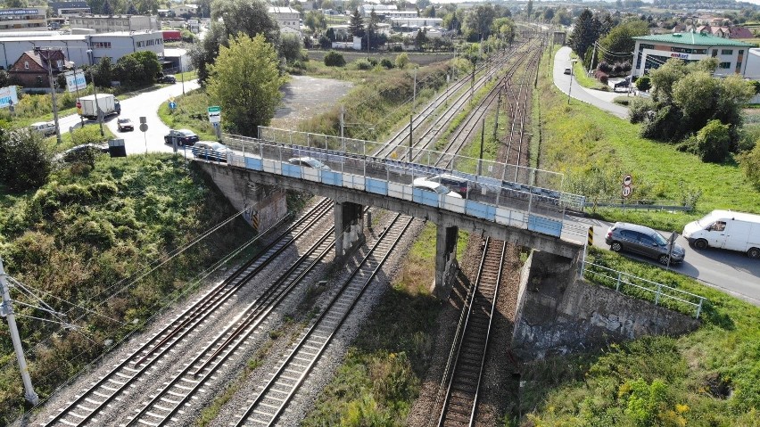 Utrudnienia na drodze w Batowicach. Są związane z budową wiaduktu nad torami kolejowymi