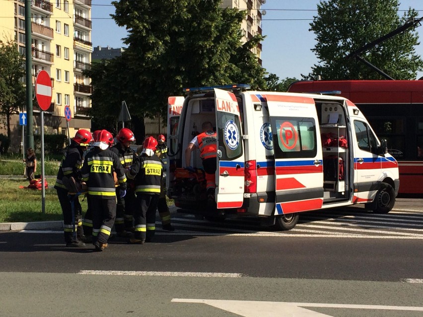 Wypadek na 3 Maja w Sosnowcu. Poszkodowany kierowca opla...