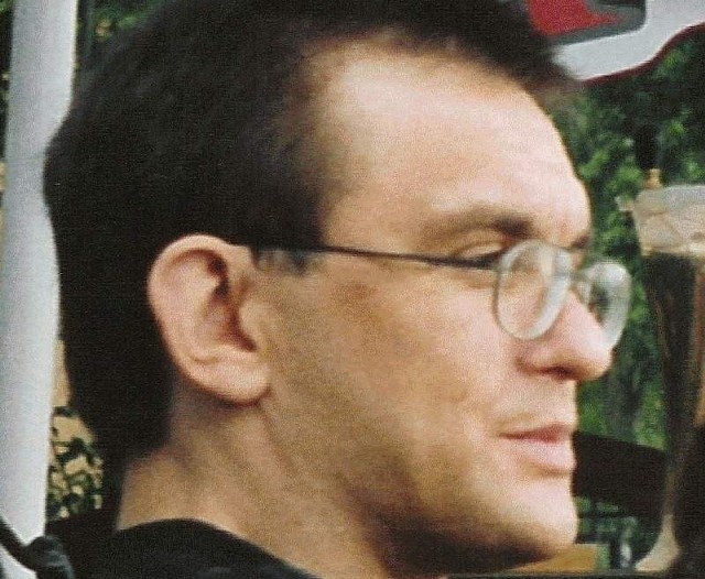 Marcin Kornak - naczelny magazynu "Nigdy Więcej" i prezes stowarzyszenia pod tą samą nazwą od 1996 roku przeciwdziałającego rasizmowi i ksenofobii oraz dokumentującego przypadki ksenofobicznej przemocy.
