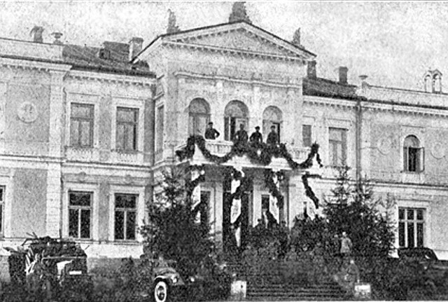 Pałac w Dojlidach, siedziba eskadry lotniczej, 1920 rok.