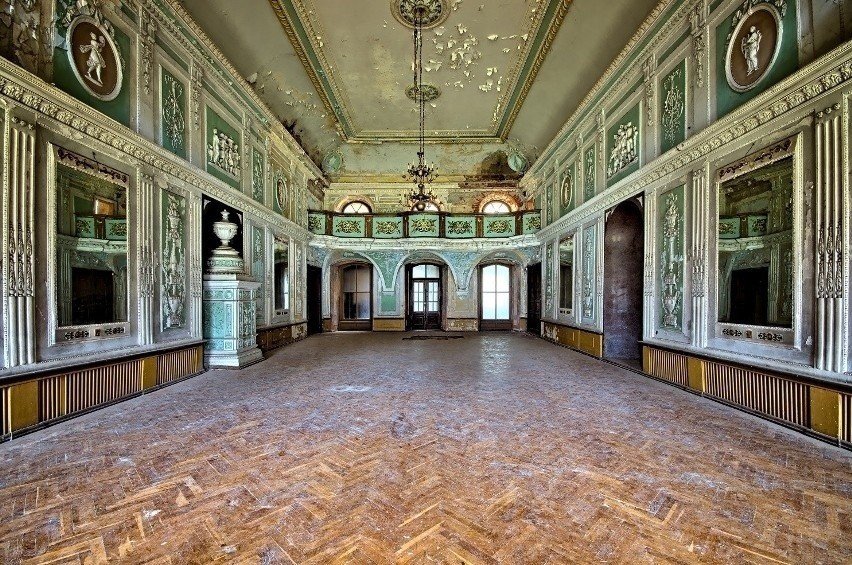 Rezydencja hrabiów Magnis, po 1945 pałac przeszedł na...
