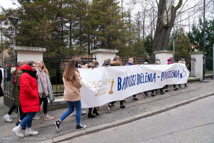 Banery "Bartosz Bielenia – powodzenia" zawisły w Białymstoku