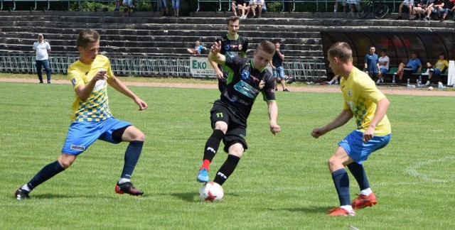 W ciekawym meczu kontrolnym Star Starachowice zremisował ze Spartakusem Daleszyce 1:1 (1:0). Bramki: Emil Gołyski - Wiktor Brożyna.Spartakus: Dudka - Ostrowski, Kaleta, Dziubek, D. Wołowiec - Górski, Brożyna, Wychowaniec, Jeziorski, Żądło- Maciejski oraz Krążek, Raczyński, Guz, Hernik, Oszczepalski, Soczomski.Szczegóły na kolejnych slajdach. (dor)