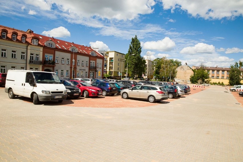 Białystok. Nowe miejsca parkingowe w centrum, ale nie za darmo (zdjęcia)