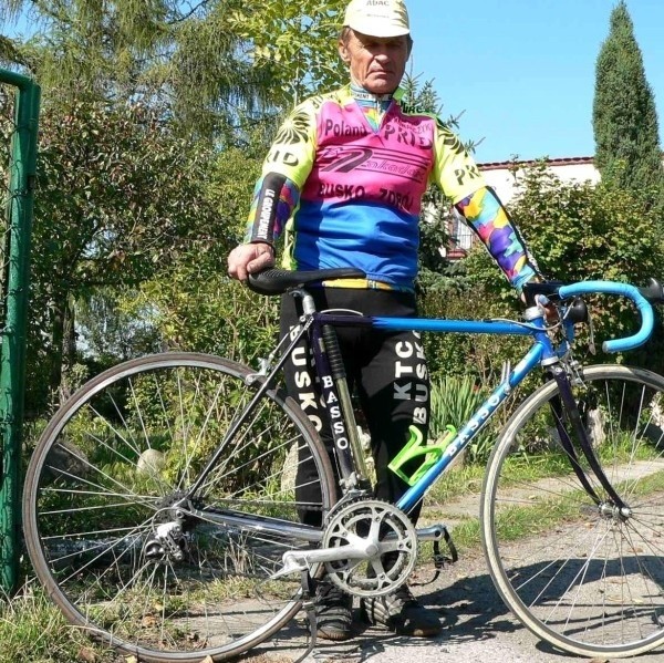 Życie Stefana Kowalczyka kręci się wokół roweru.