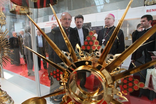 Na otwarciu  wystaw SACROEXPO i EXPOSITIO w Targach Kielce gościli miedzy innymi kardynał Kazimierz Nycz i biskup Kazimierz Ryczan.
