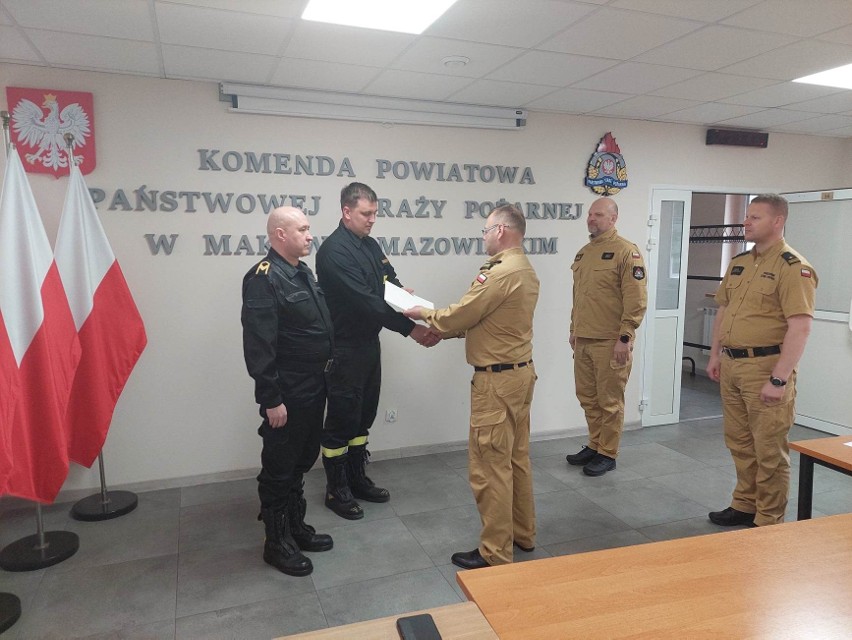 Nagrody dla strażaków z PSP Maków Mazowiecki. Zostali odznaczeni z okazji Dnia Strażaka