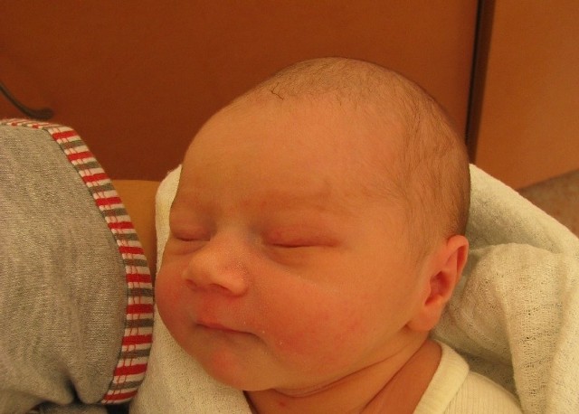 Julia Machnowska to pierwsza pociecha Sylwii i Piotra z Tulewa Górnego. Córka urodziła się 10 października, ważyła 3360 g i mierzyła 58 cm
