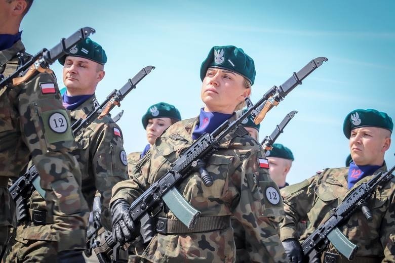 Żołnierze na ćwiczeniach przed defiladą wojskową w...