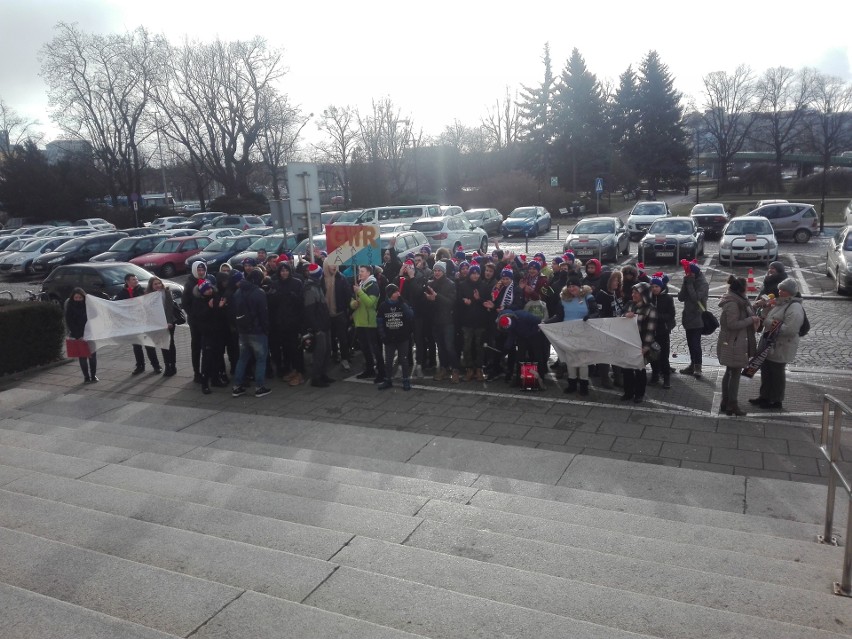 W poniedziałek blisko 100 osób związanych z Gwardią Wrocław...
