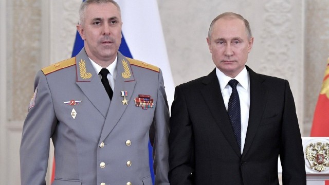 Generał Muradow (na zdjęciu z Putinem), zasłużył się w walkach w Syrii i Czeczenii. Operacja na Ukrainie miała go przerosnąć.