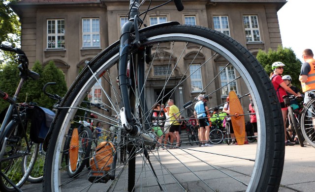 W sobotnie przedpołudnie z Biblioteki Miejskiej w Grudziądzu wystartował turystyczny rajd rowerowy "Odjazdowy bibliotekarz". To jubileuszowa, dziesiąta edycja tej imprezy.
