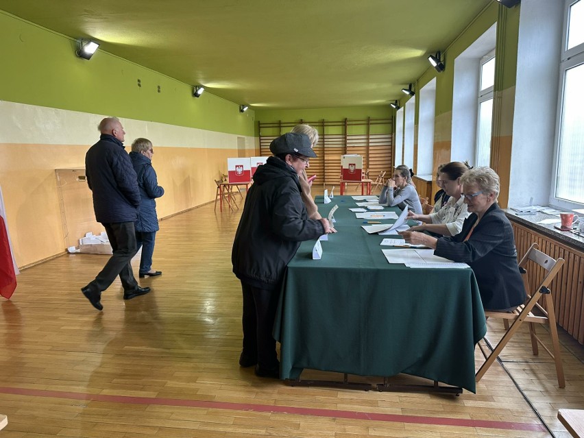 Zakończyła się druga tura wyborów samorządowych w powiecie grójeckim. Głosują mieszkańcy czterech gmin. Oto nasz raport na bieżąco
