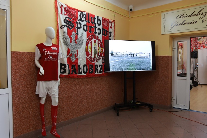 Miejski Klub Sportowy Pilica Białobrzegi świętuje 100-lecie istnienia. Otwarto wystawę prezentującą jej dorobek i historię (ZDJĘCIA)