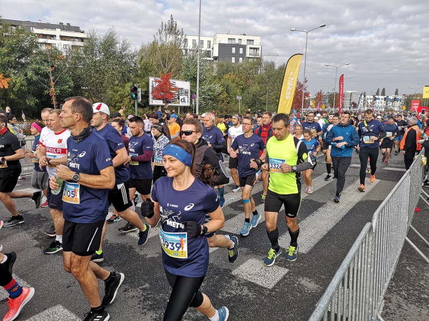 7. Cracovia Półmaraton Królewski. Biegacze opanowali krakowskie ulice. Start przy Tauron Arenie Kraków [ZDJĘCIA] 