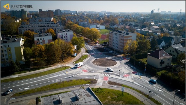 W 2017 roku z udziałem rządowych pieniędzy przebudowano m.in. skrzyżowanie ulic Luboszyckiej, Chabrów, Narcyzów i Tulipanów w Opolu