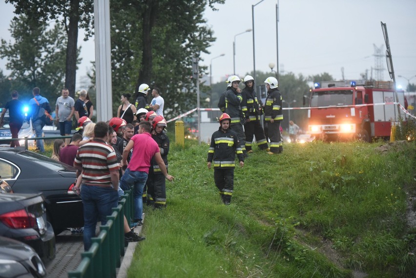 Samochód spadł z wiaduktu w ciągu DK86 w Katowicach