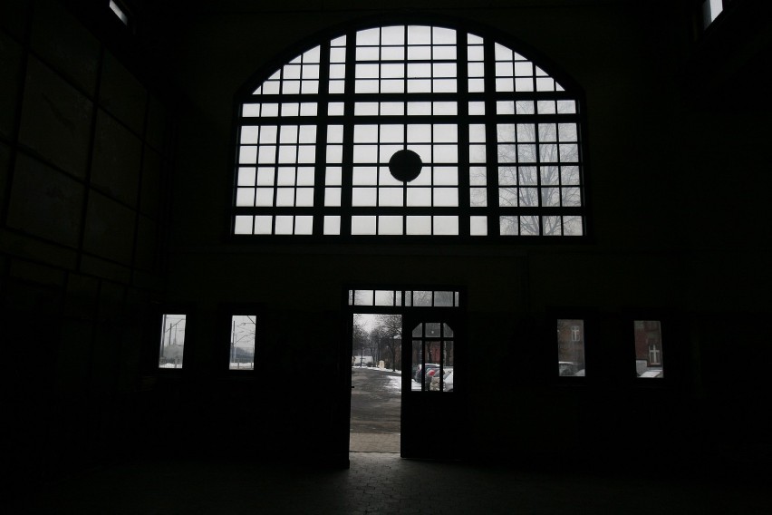 Ruda Śląska: Dworzec w Chebziu wygląda jak ruina. Uratuje go kultura? [ZDJĘCIA]